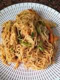 Noodles Yakisoba (con pollo y verduras salteadas al wok)