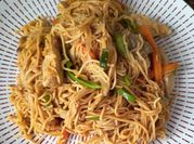 Una foto de wok yakisoba