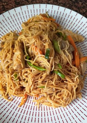 Una foto de Noodles Yakisoba (con pollo y verduras salteadas al wok)