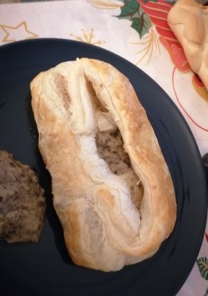 Una foto de Hojaldre de pavo con salsa de champiñón