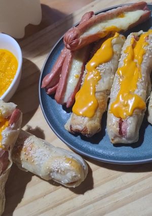 Una foto de 18/07📅🌭Panchos Rellenos Envueltos Con Sésamo🌭