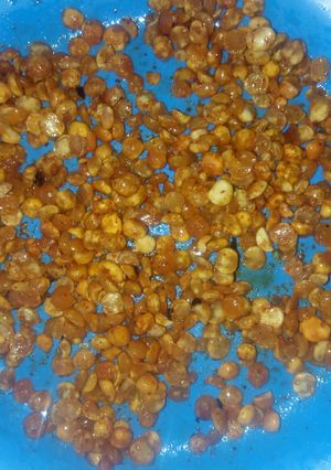 A picture of Fried split peas.
