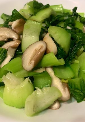 青江菜炒香菇｜五辛素食 的食譜成品照片
