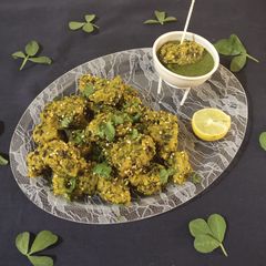 Methi muthiya A picture of Methi muthiya.
