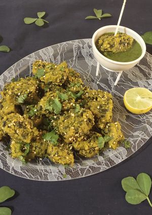 A picture of Methi muthiya.