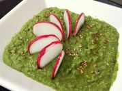 Una foto de hummus con leche