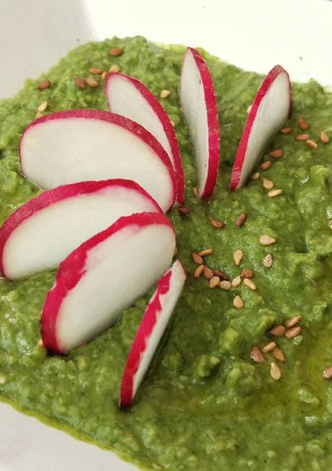 Una foto de Hummus de Espinacas y Rábano 🍽️