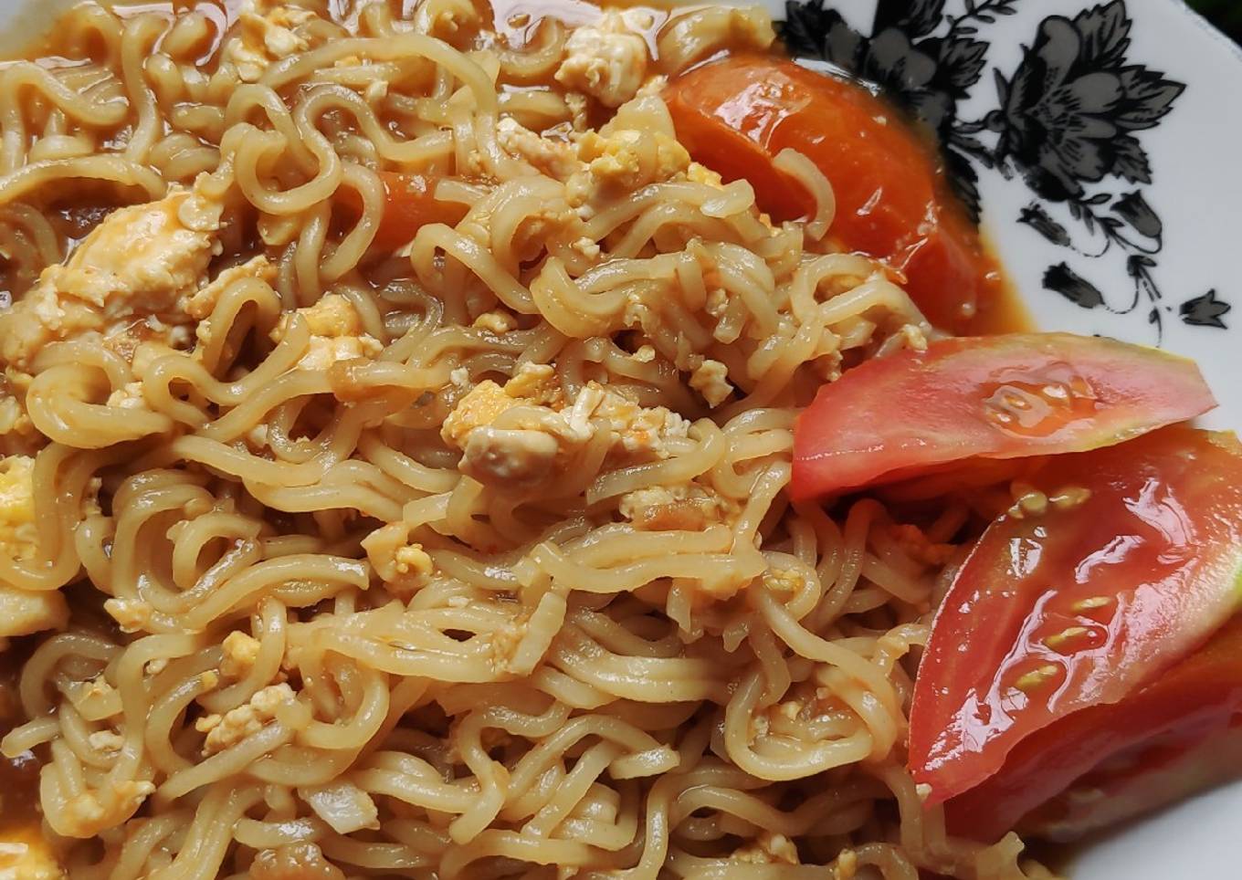 Mie Nyemek (Mie Instan)