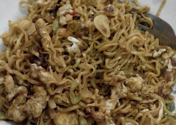 Mie keriting pedas