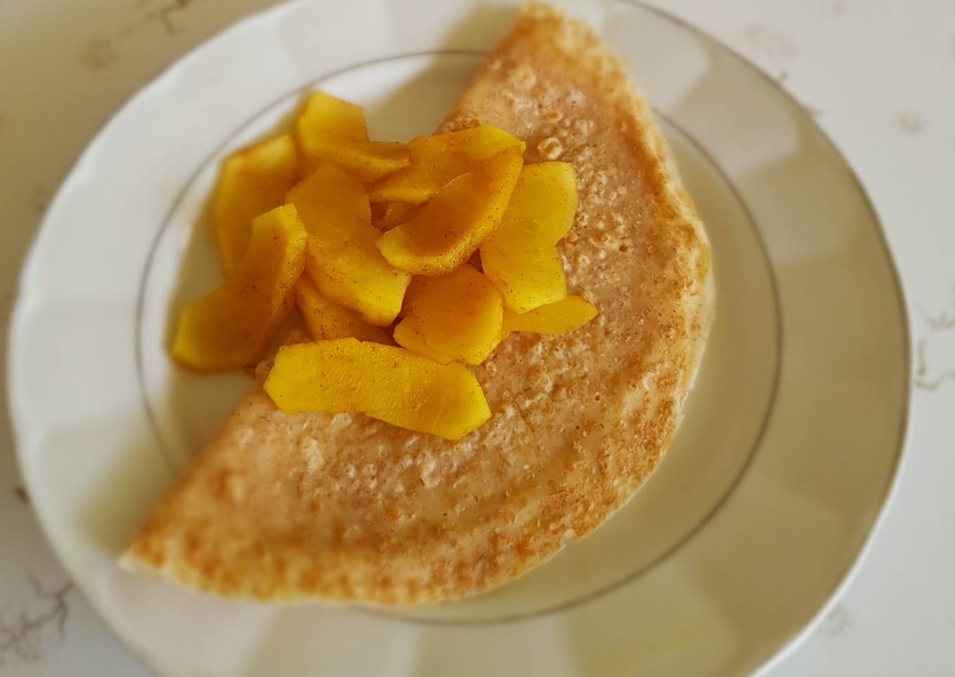 Crepas integrales con manzana y mantequilla de cacahuate