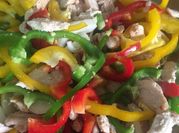 Una foto de fajitas de pollo