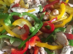 Una foto de Fajitas de pollo con 3 pimientos