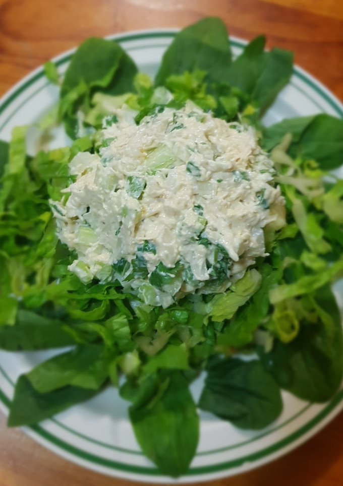 Una foto de Ensalada de pollo con yogurt