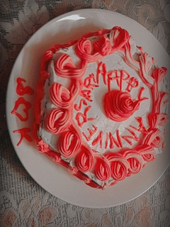 रेड भेलभेट क्रीमी लेयर केक (red velvet creamy layer cake recipe in Hindi) रेसिपी मुख्य फोटो