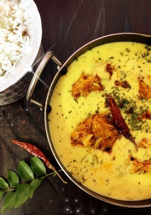 पंजाबी कढी पकोडा (Punjabi Kadhi Pakoda Recipe In Marathi) रेसिपी चे मुख्य फोटो 