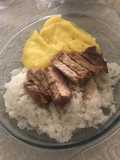 Bife de cerdo con puré y arroz