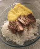 Bife de cerdo con puré y arroz
