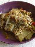 Filetes de pescado al horno con cama de patatas