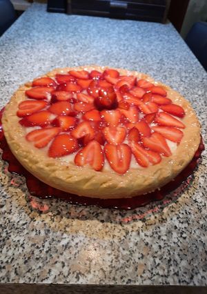 Foto di Crostata di fragole con crema pasticcera senza burro e senza panna con gelatina naturale