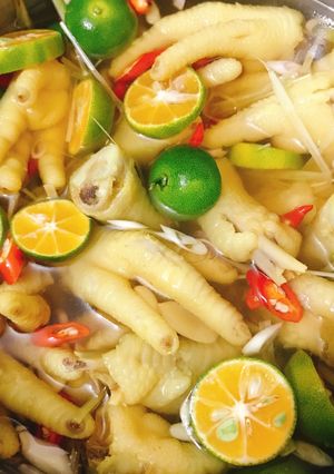 Hình của món Chân gà ngâm sả tắc.