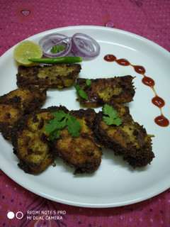 A picture of Bengali fish fry with mustard sauce.