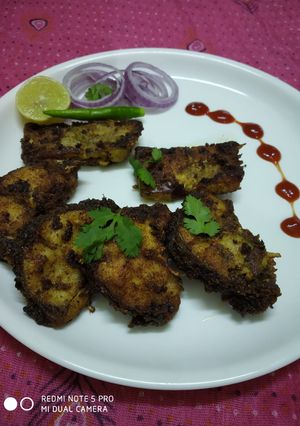 A picture of Bengali fish fry with mustard sauce.