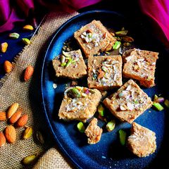 A picture of Gud Papdi.