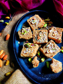A picture of Gud Papdi.