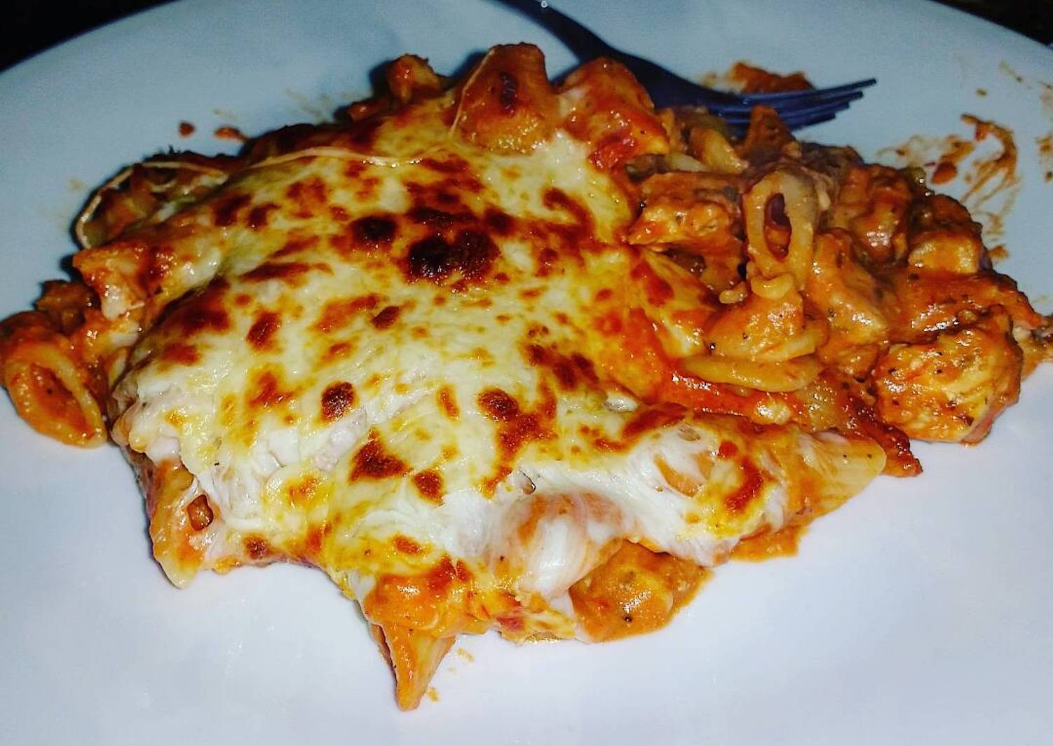 Cheesy Chicken Vodka Pasta Bake Recipe by Leelumae - Cookpad