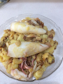 Una foto de Patatas con calamares