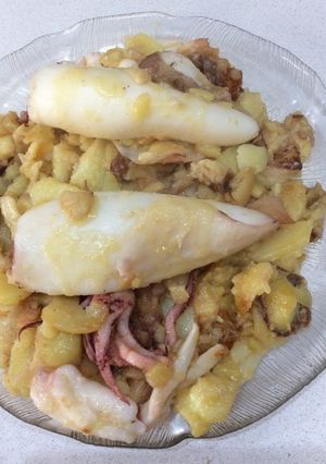 Una foto de Patatas con calamares