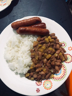 Una foto de Frijoles con plátano verde