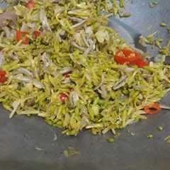 A picture of Oseng bunga pepaya no pahit.