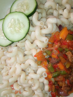 A picture of Macaroni and gizzard sauce.