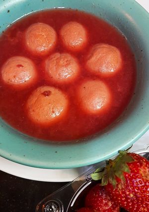 সুগার ফ্রি স্ট্রবেরি রসগোল্লা (sugar free strawberry rasgulla recipe in Bengali) রেসিপির প্রধান ছবি