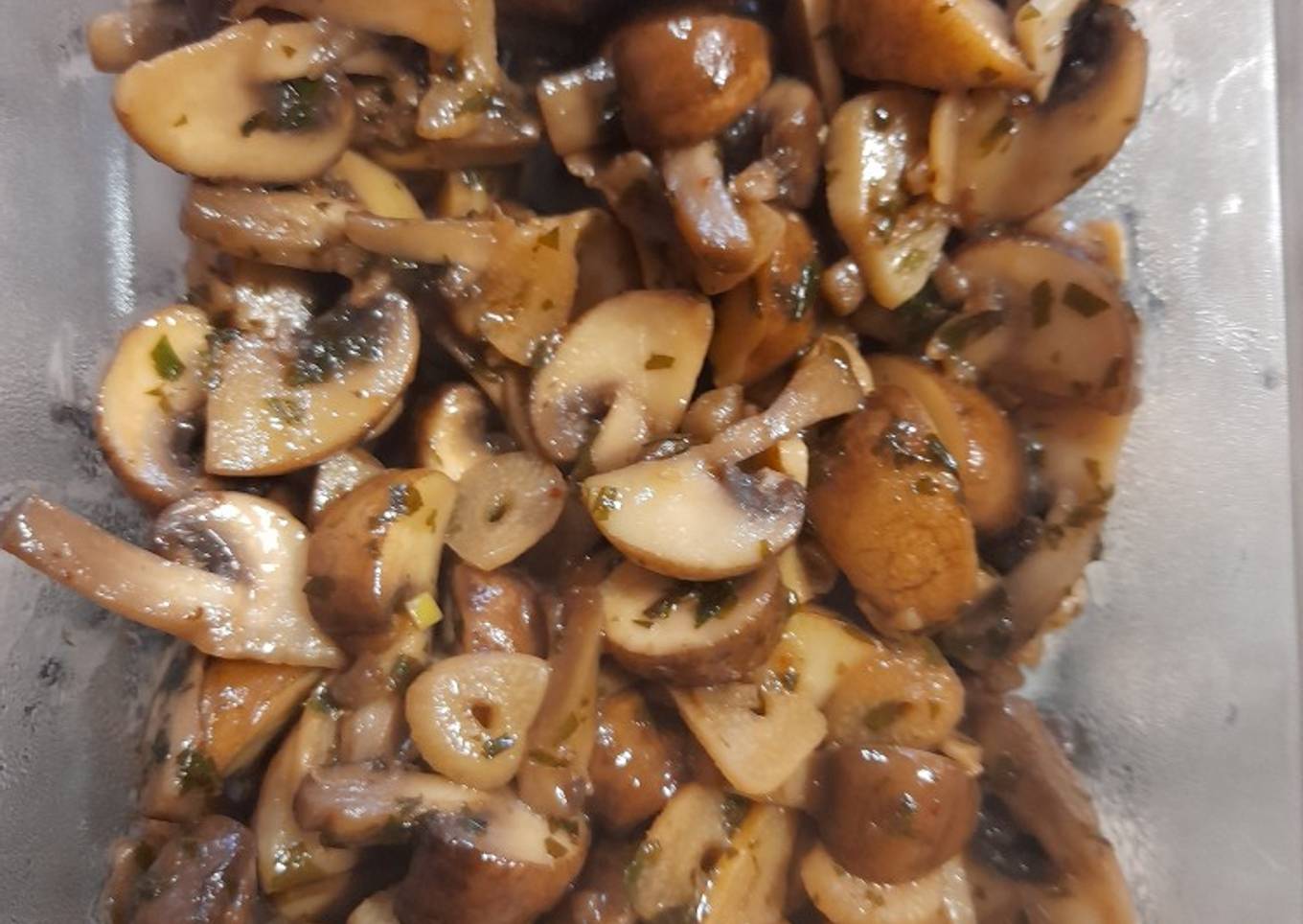 Champiñones al ajillo