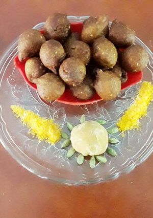 A picture of Gulgula(indian sweet donut).