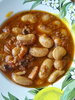 Una foto de Potaje de fabes con pulpo