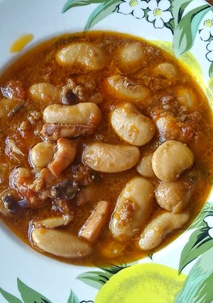 Una foto de Potaje de fabes con pulpo