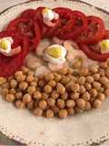 Camarones con tomates y garbanzos fríos