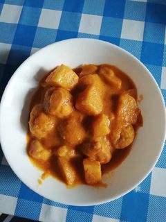 Una foto de Albóndigas con patatas