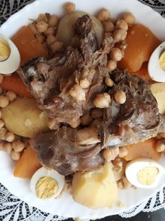 صورة لوصفة كسكس باللحم و غني جدا بالخضار