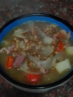 Una foto de Sopa de lentejas (para pobres)