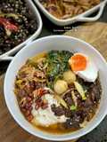 Bubur Nasi Aneka Lauk bersama Daging Bulgogi