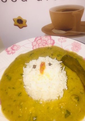 A picture of Chane ki dal gosht with rice.