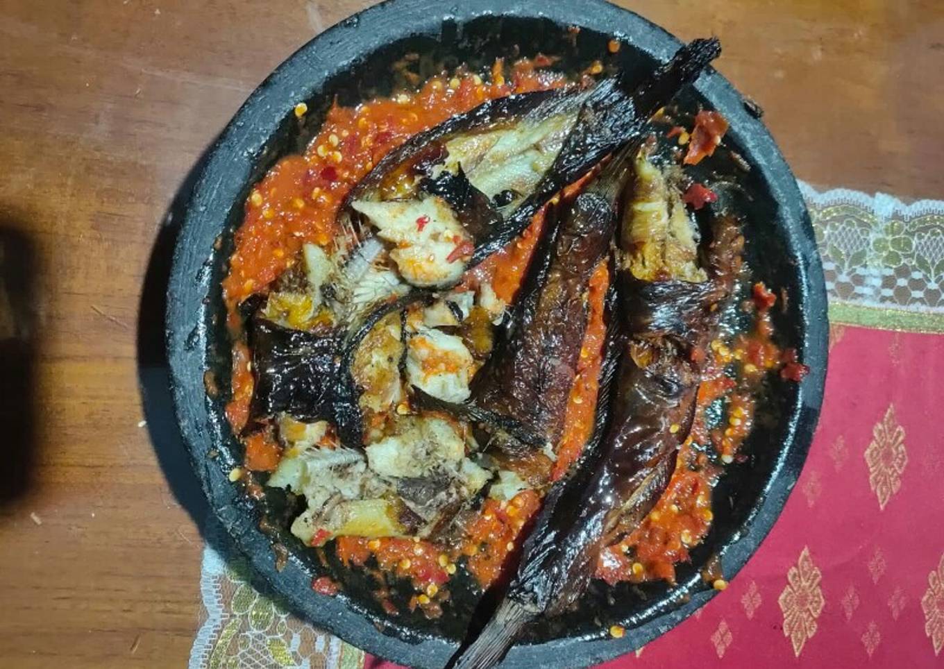 Lele Goreng Sambel Mentah
