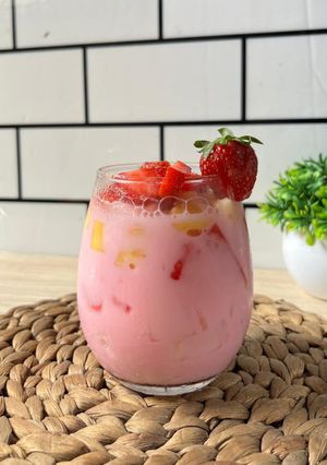 Foto resep Es Buah Susu Strawberry