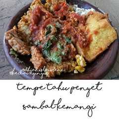 รูปของ Tempe tahu penyet sambal kemangi (menu paling nikmat sedunia)