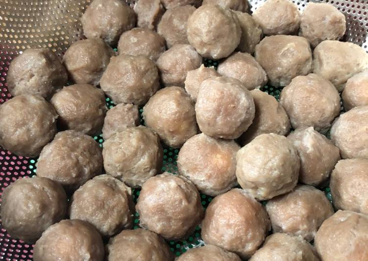 Bagaimana Membuat Bakso Daging Sapi Mulus, Lezat Sekali