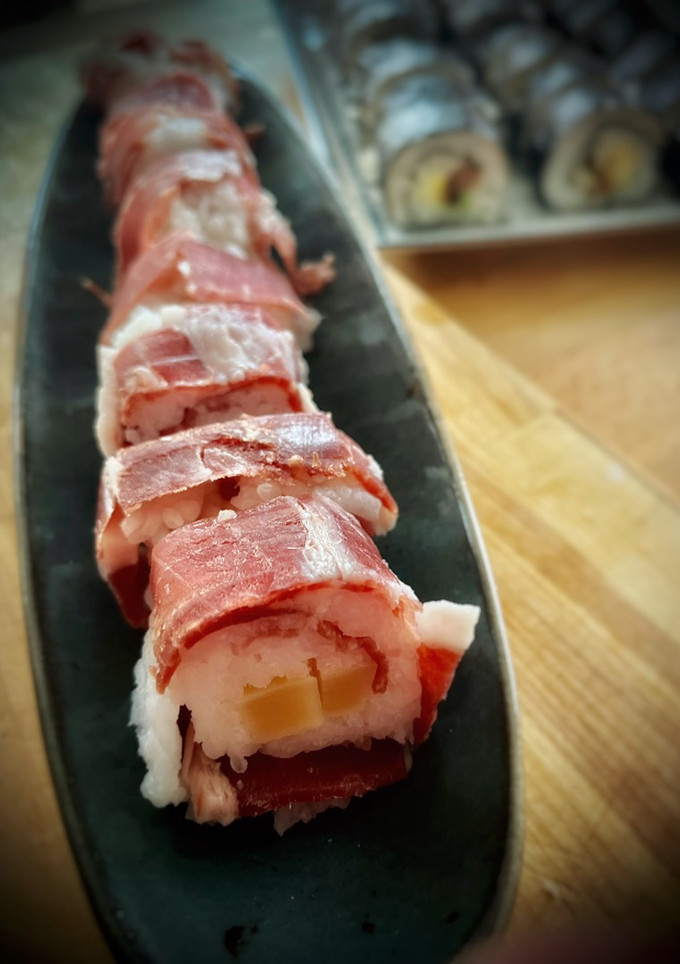 Una foto de Sushi ibérico